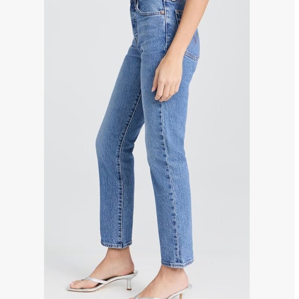 Levi's Women's Premium Wedgie Straight Jeans - Size 28x28, Color: Medium Wash - Picture 4 of 9